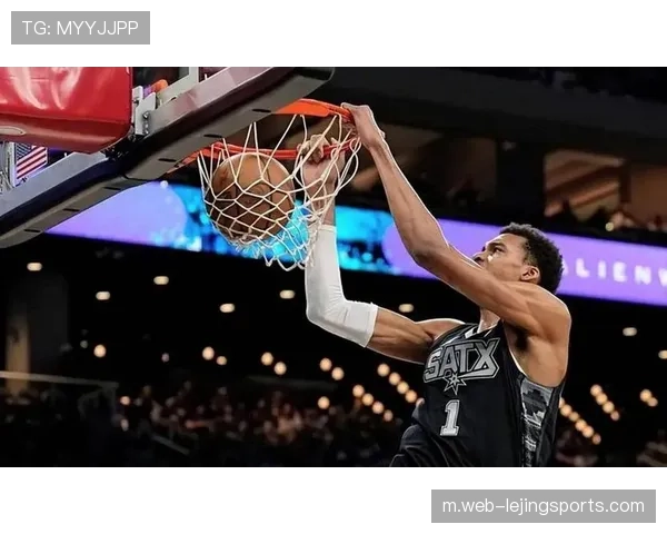 马刺团队篮球传导球流畅,全队8人得分上双展现进攻均衡性 马刺团队篮球传导球流畅,全队8人得分上双展现进攻均衡性